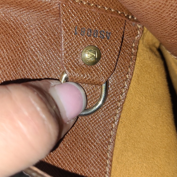 UNISEX LOUIS VUITTON MUSETTE GM MONOGRAM BAG with MONOGRAM CROSSBODY STRAP - Picture 4 of 17